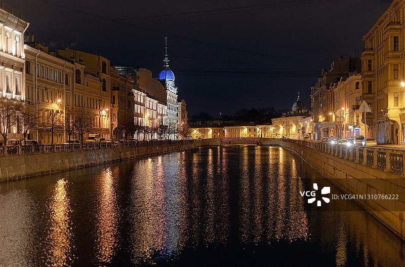 圣彼得堡莫伊卡河堤夜景图片素材