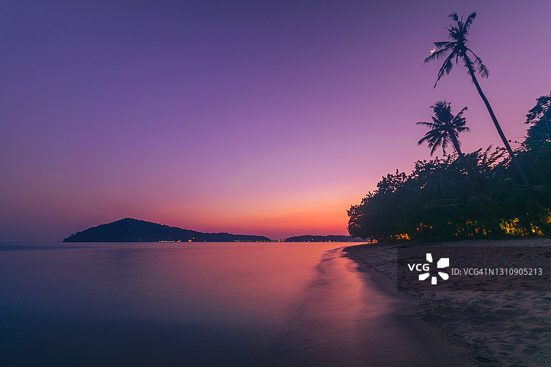 泰国象岛日落时的热带海滩图片素材