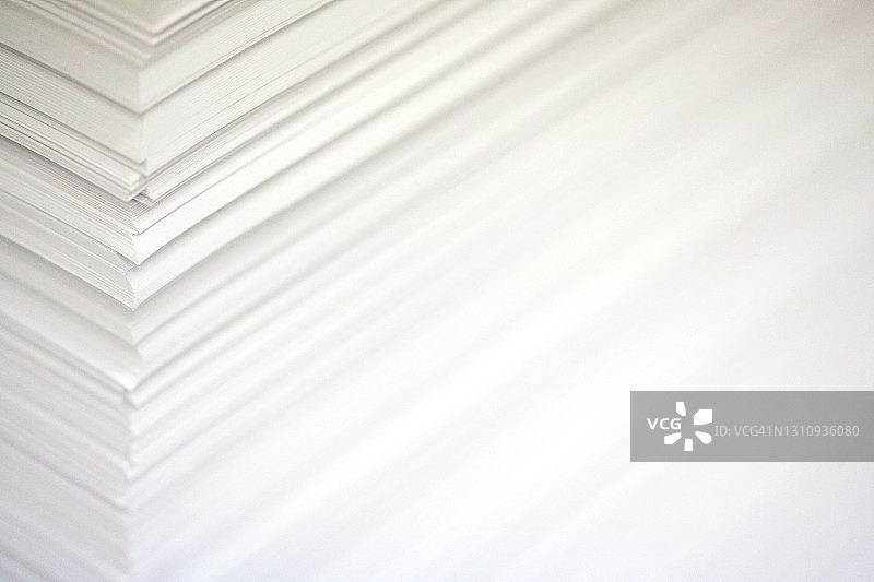 白色背景空白纸叠图片素材