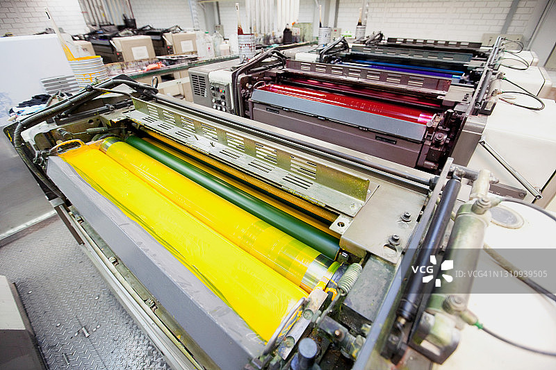 胶印机CMYK油墨图片素材