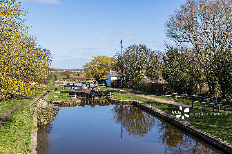 利兹利物浦运河上的小屋图片素材