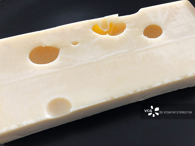 瑞士埃曼塔奶酪图片素材
