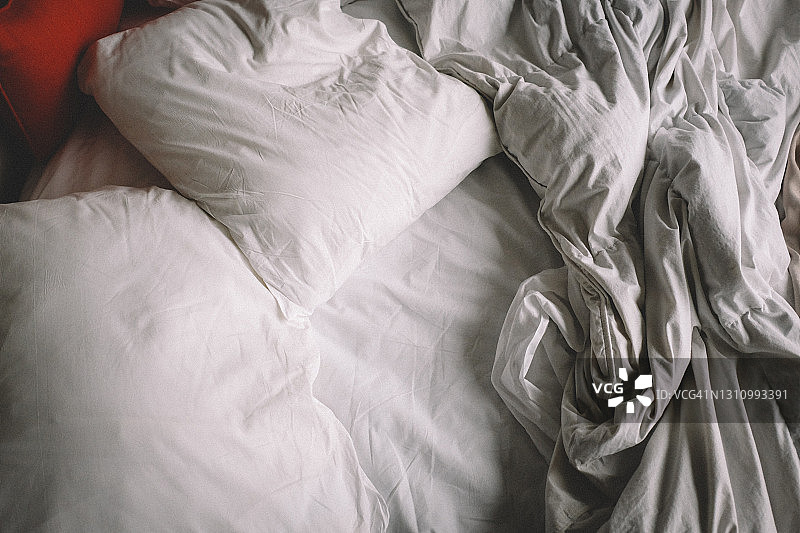 凌乱的床单细节图片素材