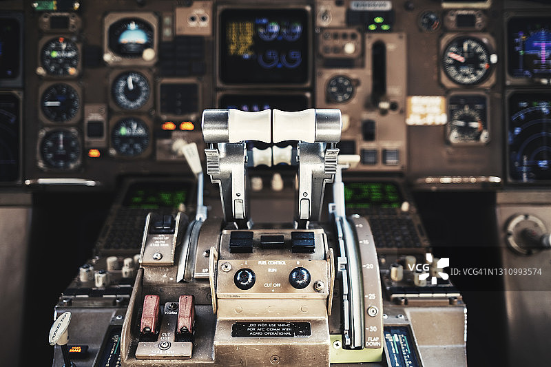 大型喷气式飞机油门特写图片素材