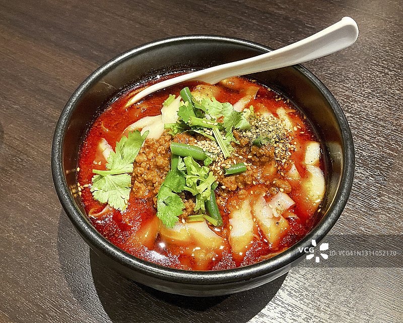 在浜松町餐厅供应的西安麻辣刀削面图片素材