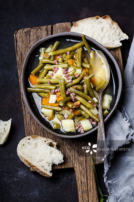 青豆胡萝卜土豆豆炖肉图片素材