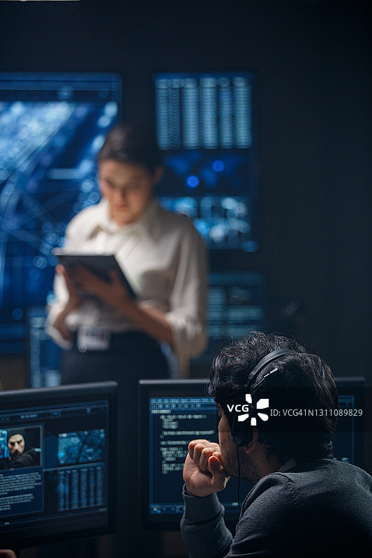 感谢现代科技：FBI探员可锁定任何罪犯的位置图片素材