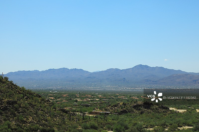 沙漠山区的图森市图片素材