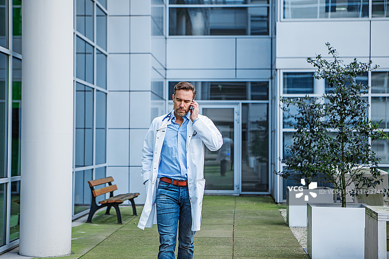 医疗园区内的医生图片素材