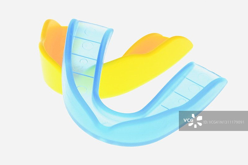 用于保护对抗性运动中牙齿的运动护齿套图片素材