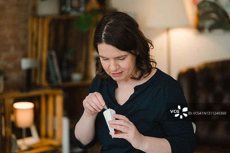 居家新冠病毒检测图片素材