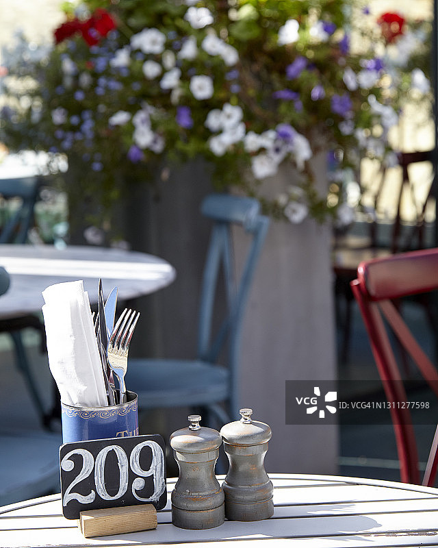 英国夏日观察图片素材