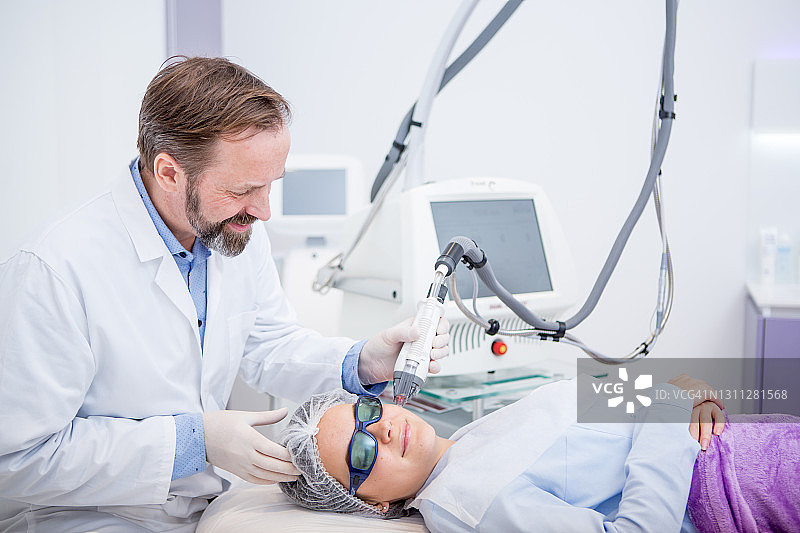 美容诊所：IPL光子嫩肤图片素材