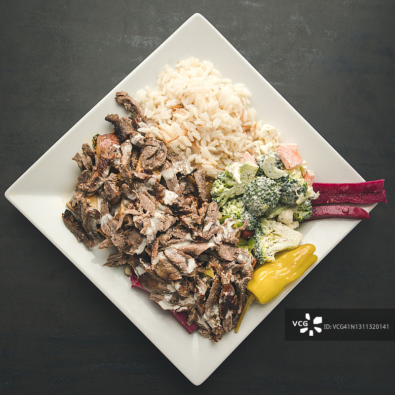 中东美食：沙瓦玛拼盘图片素材