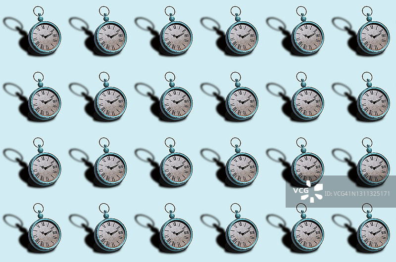 蓝色背景上的蓝色时钟图片素材