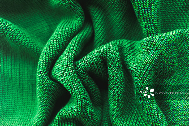 绿色针织毛衣漩涡图案纹理，平铺风格特写图片素材