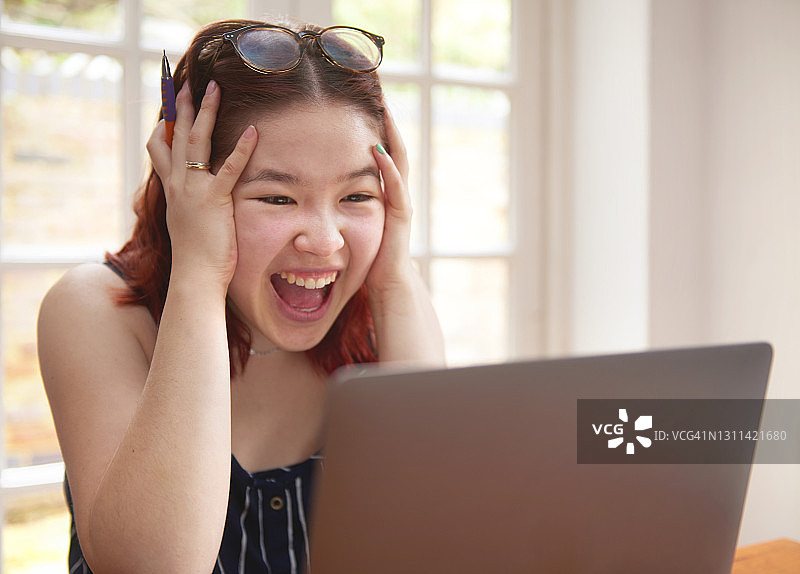 线上业务成功图片素材