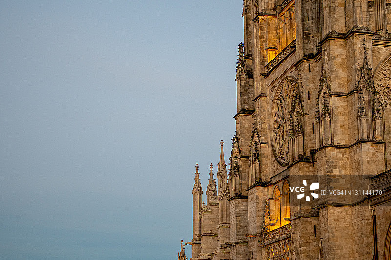 波尔多圣米歇尔大教堂日落时分主立面细节图片素材