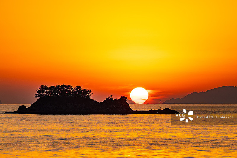 韩国统营市切洛岛的日落景色图片素材