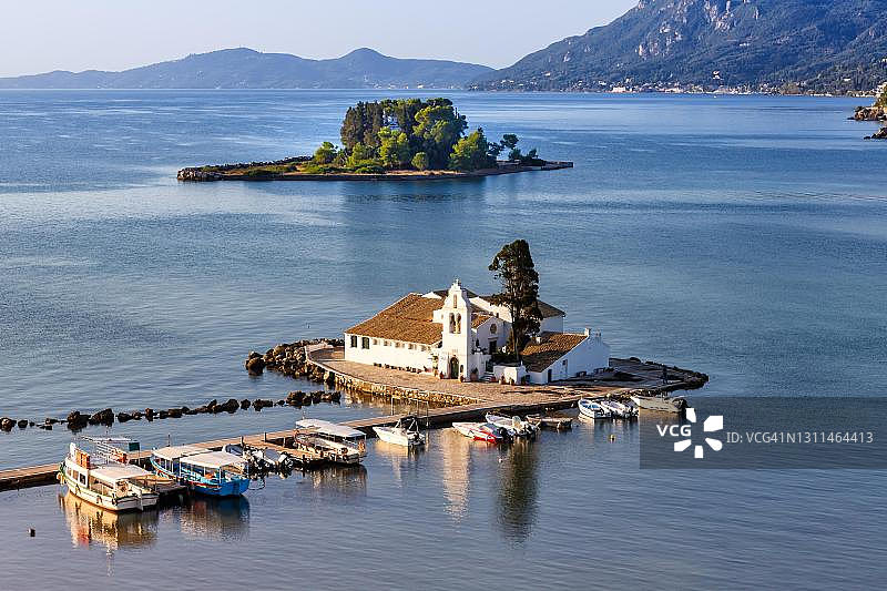 希腊科孚岛弗拉赫农教堂卡诺尼岛航海船只风光图片素材