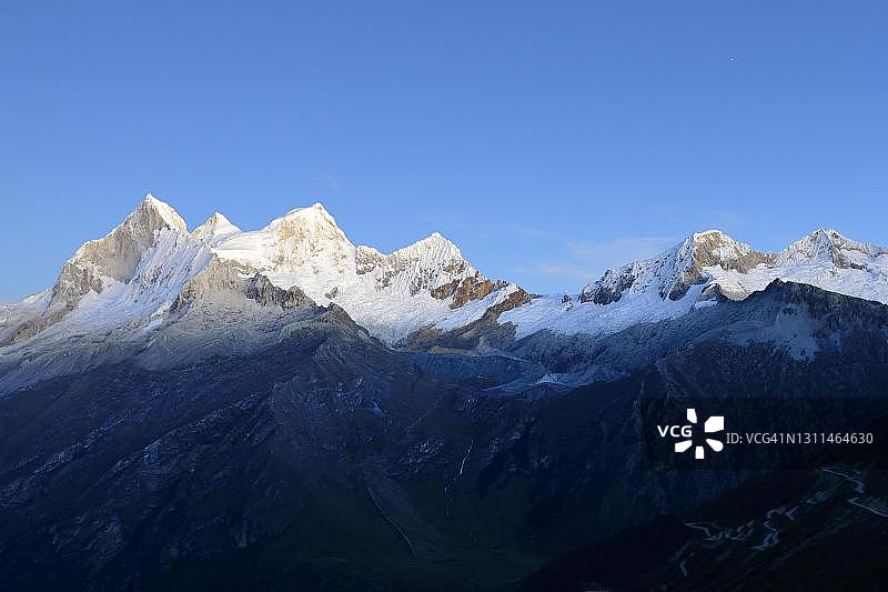 秘鲁万多伊雪山山景图片素材