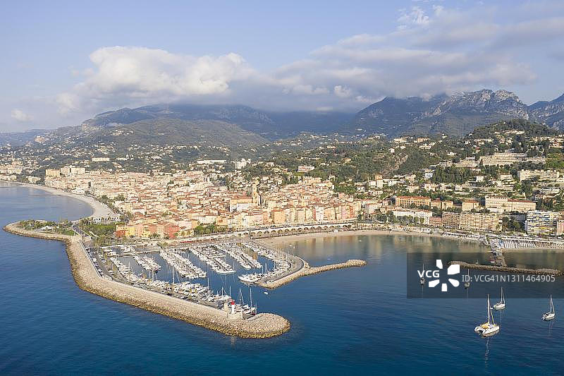 法国芒通港口和老城区航拍图片素材