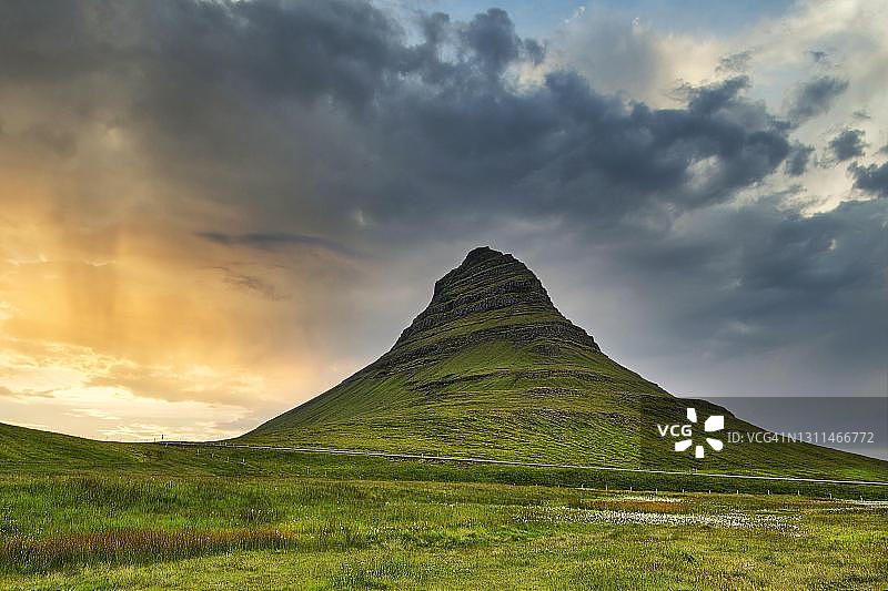 冰岛韦斯图兰斯奈山半岛教堂山图片素材