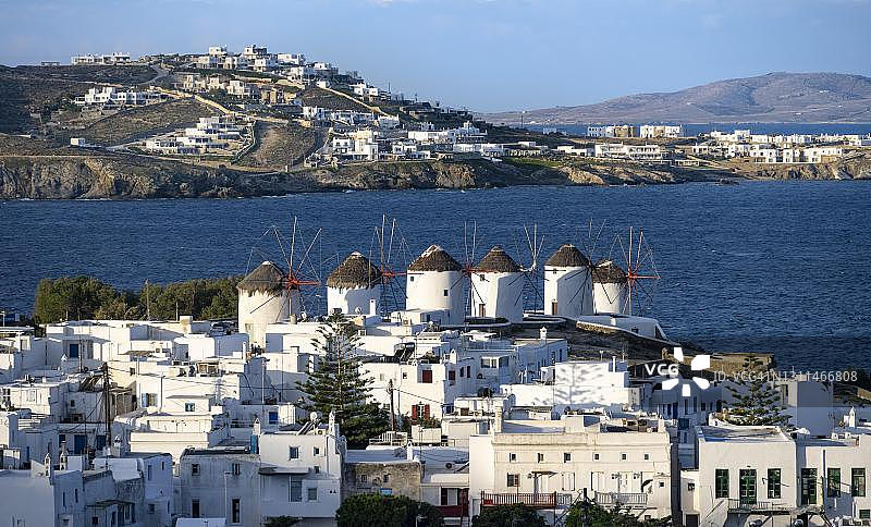 米科诺斯岛白色基克拉迪房屋景观，爱琴海，希腊图片素材