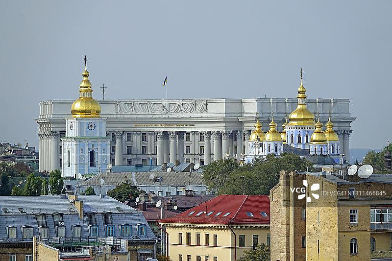 从乌克兰酒店欣赏圣米迦勒修道院的景色，基辅，乌克兰图片素材