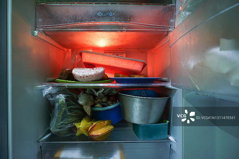 凌乱的冰箱图片素材