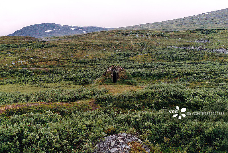 废弃的萨米传统住所图片素材