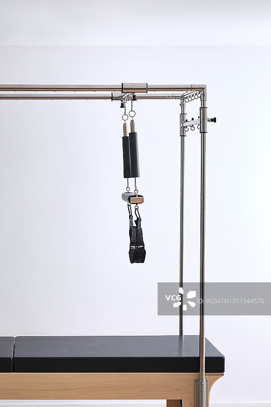 健身房里的空普拉提器械图片素材