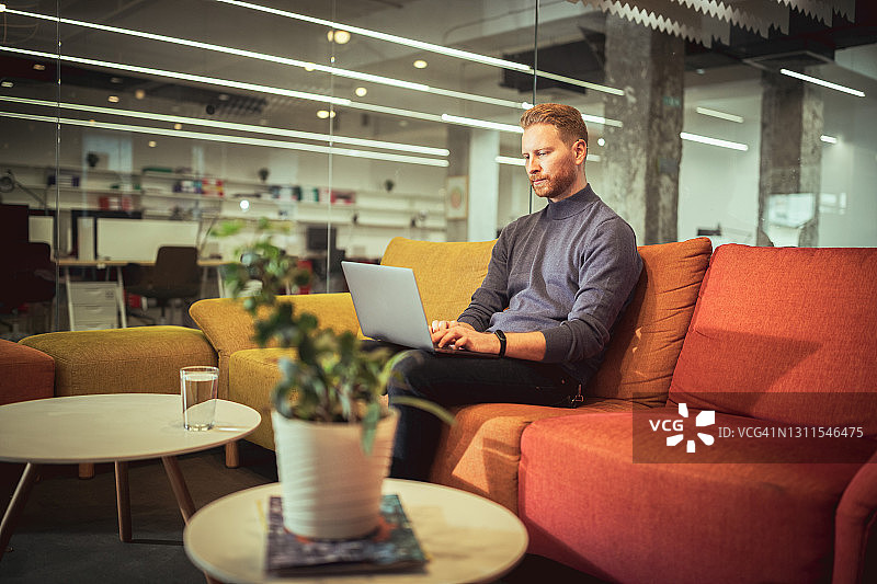 保持专注图片素材