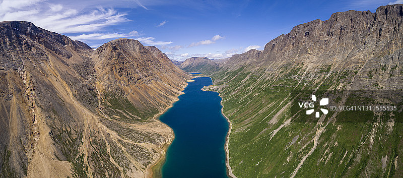 加拿大拉布拉多海岸萨格莱克峡湾的鸟瞰图图片素材
