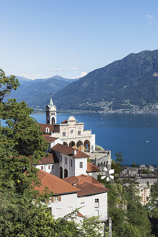 瑞士提契诺州洛迦诺马焦雷湖上的萨索圣母朝圣教堂图片素材