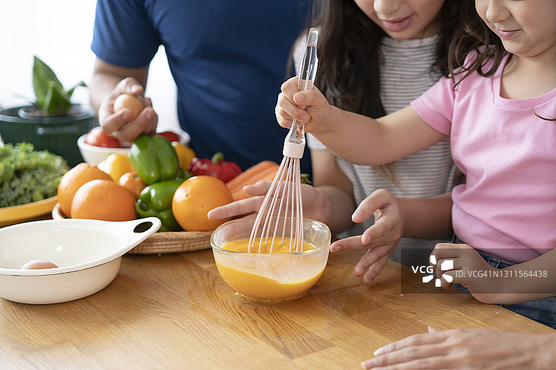 盛鸡蛋的碗特写图片素材