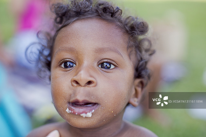 幼儿看向别处图片素材