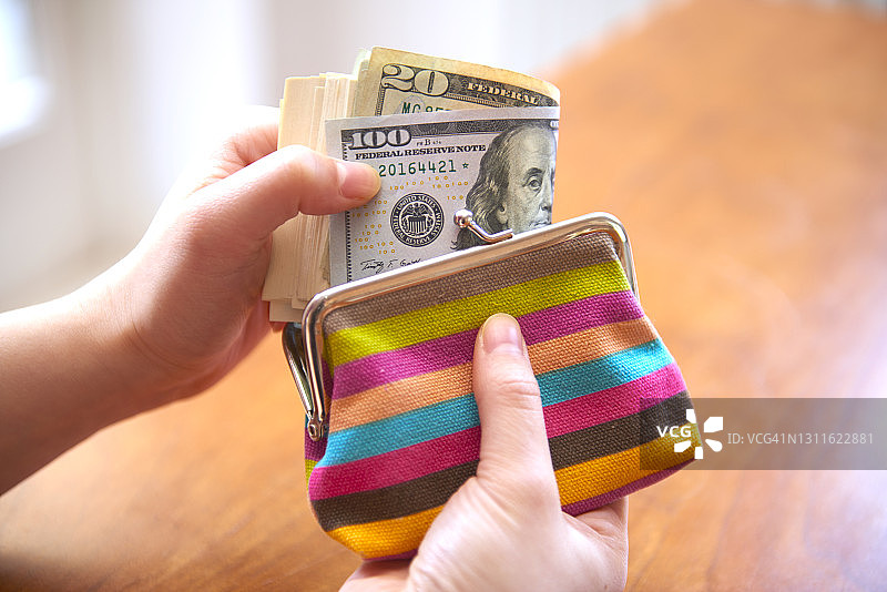钱包里的美元图片素材