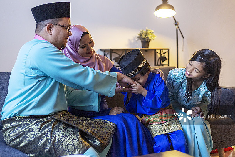 开斋节早晨的Salam Raya传统图片素材