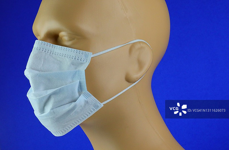 新冠疫情防护期间佩戴的口罩图片素材