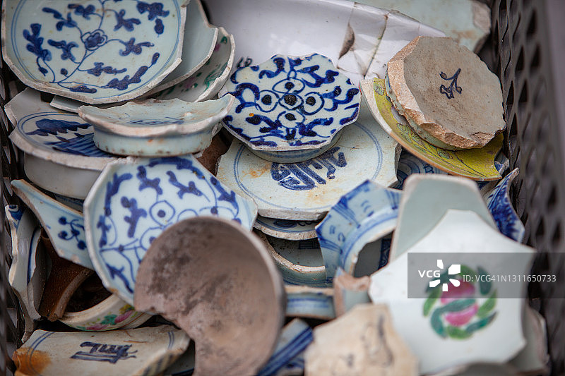 古代瓷器碎片图片素材