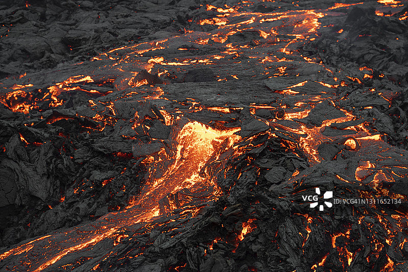 冰岛活火山喷发熔岩图片素材