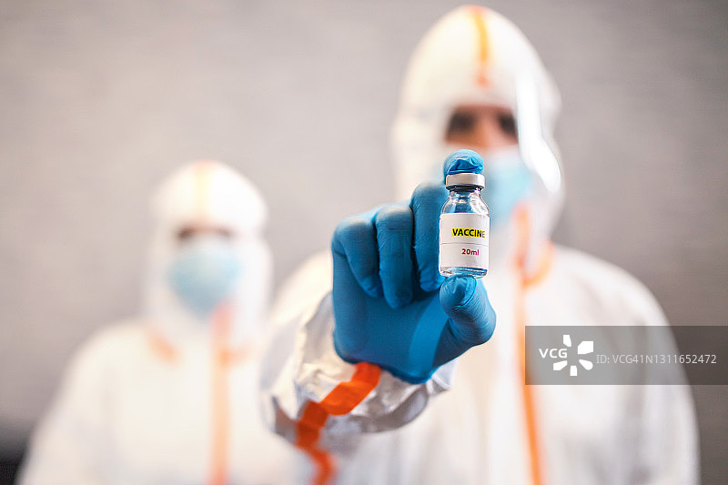 医生正在准备注射图片素材