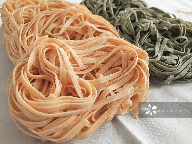 干草意大利宽面图片素材