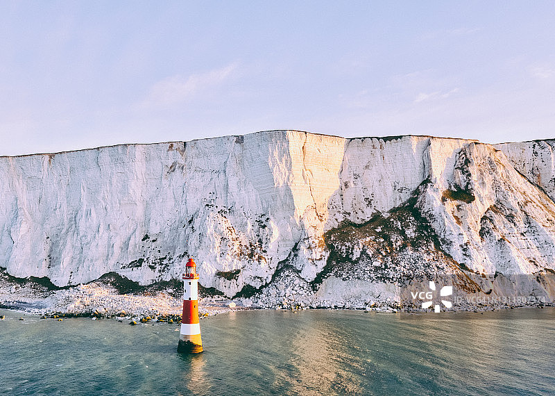 东萨塞克斯郡白色悬崖和比奇角灯塔图片素材