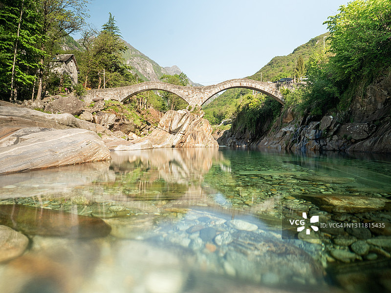提契诺州的韦尔扎斯卡山谷春景图片素材