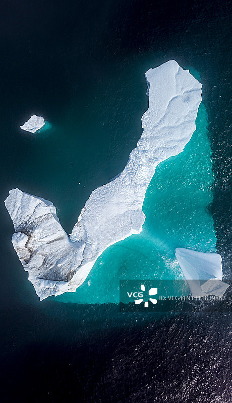 加拿大拉布拉多海岸托恩加特山脉国家公园冰山鸟瞰图图片素材