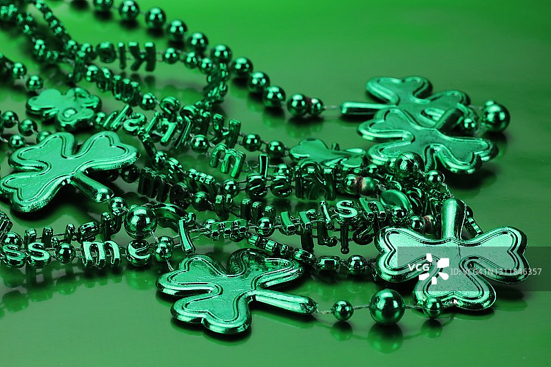 圣帕特里克节的三叶草珠子图片素材