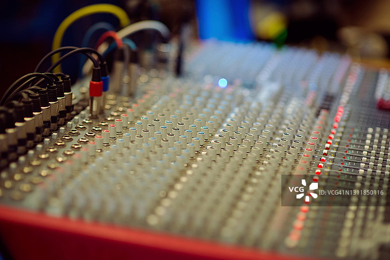 DJ数字混音台特写照片图片素材