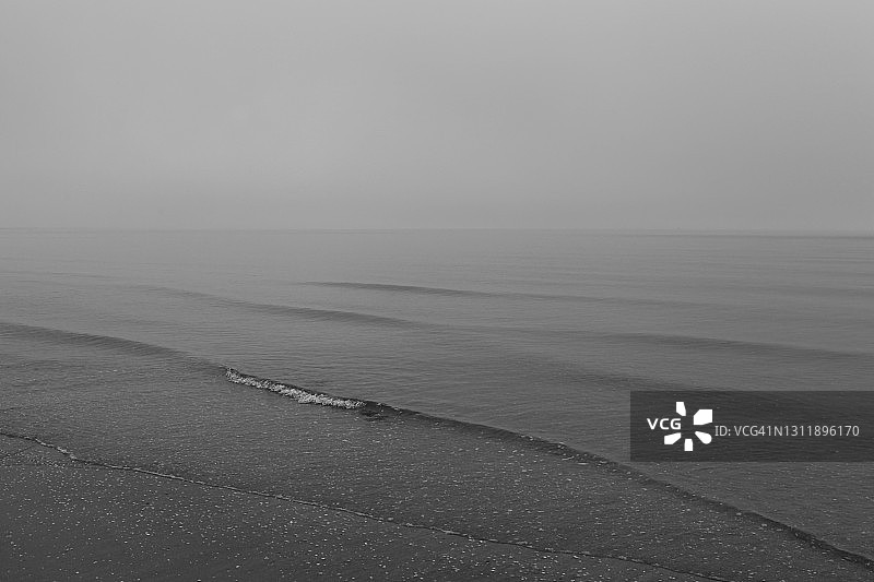 冬海雨临之前图片素材